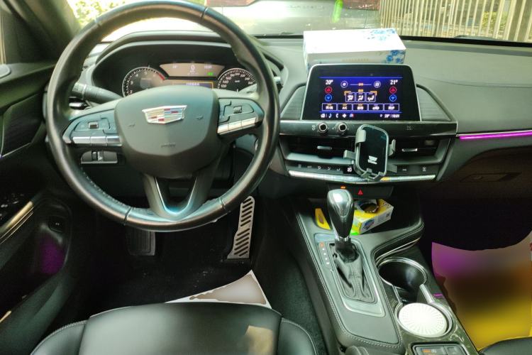 Used Cadillac CT4 2021 28T Fashion Edition Center Console