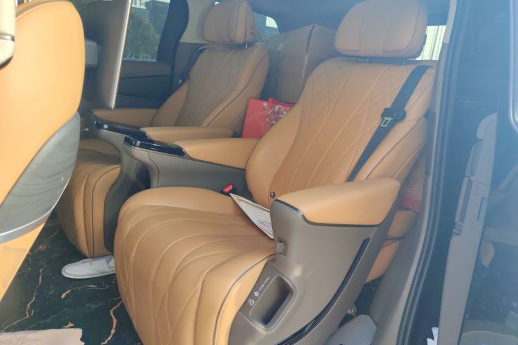 Used Denza D9 2022 DM-i 970 Four-Wheel Drive Flagship Model
