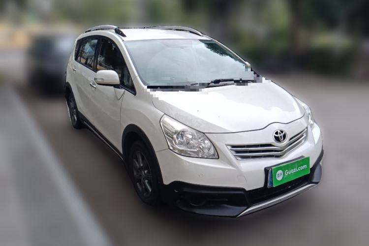 Used Toyota Verso 2015 180E CVT Crossover Edition Front Right 45 Deg