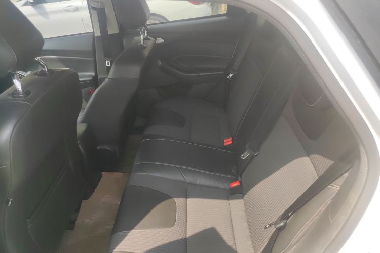 Used Ford Focus 2012 Sedan 1.6L Automatic Fashion Edition
