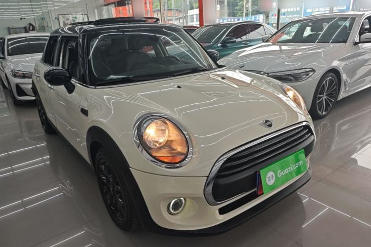 Used MINI 2019 1.5T ONE Five-Door Edition Front Right 45 Deg
