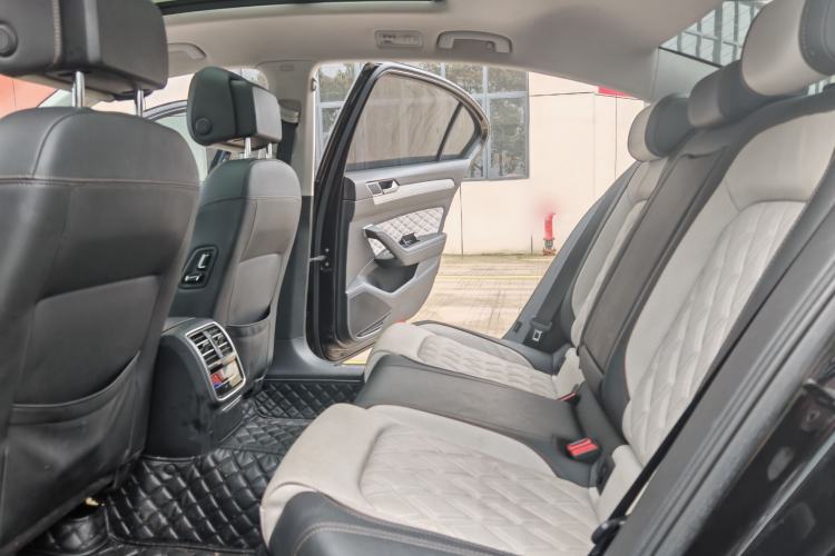 Used Volkswagen Magotan 2023 2 Million Units Commemorative Edition 330TSI DSG Luxury Version Interior 5