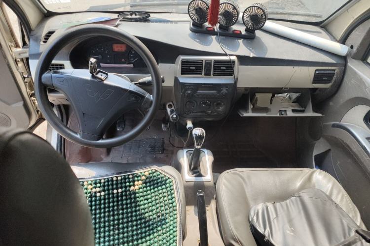 Used Wuling Rongguang 2011 1.2L Standard Version Center Console