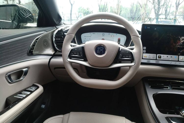 Used BYD Han 2025 DM-i Intelligent Driving Edition 125KM LiDAR Flagship Model
