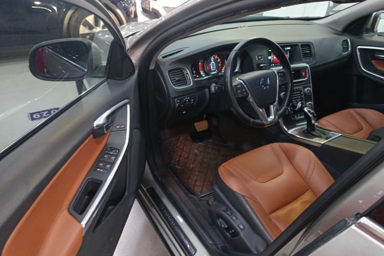 Used Volvo V60 2015 T5 Zhiya Edition