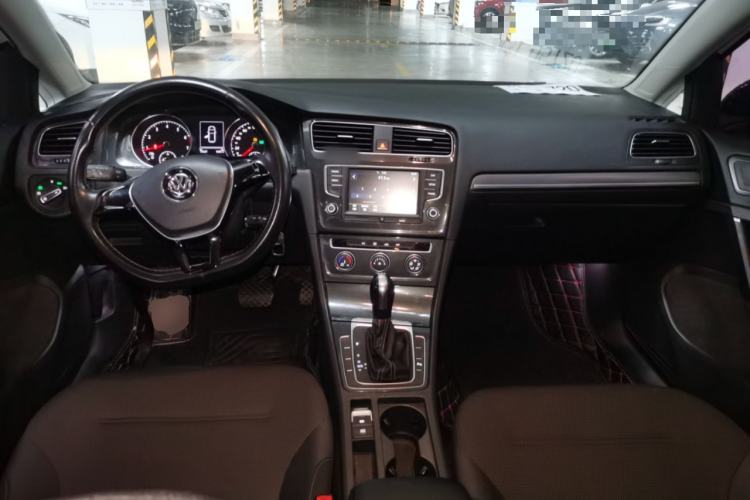 Used Volkswagen Golf 2017 230TSI Automatic Comfort Edition – Celebrating Milestone of One Million Units Center Console