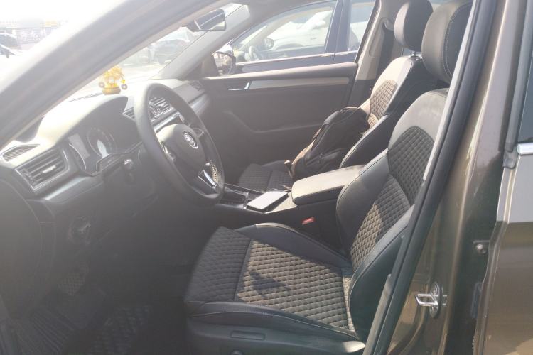 Used Skoda Superb 2016 TSI330 DSG Innovation Edition Left Front Seat