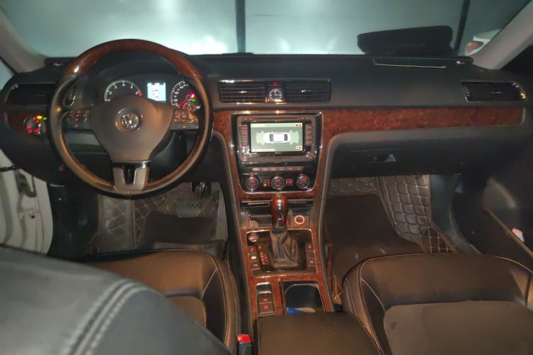 Used Volkswagen Passat 2013 2.0 TSI DSG Ultimate Edition Center Console