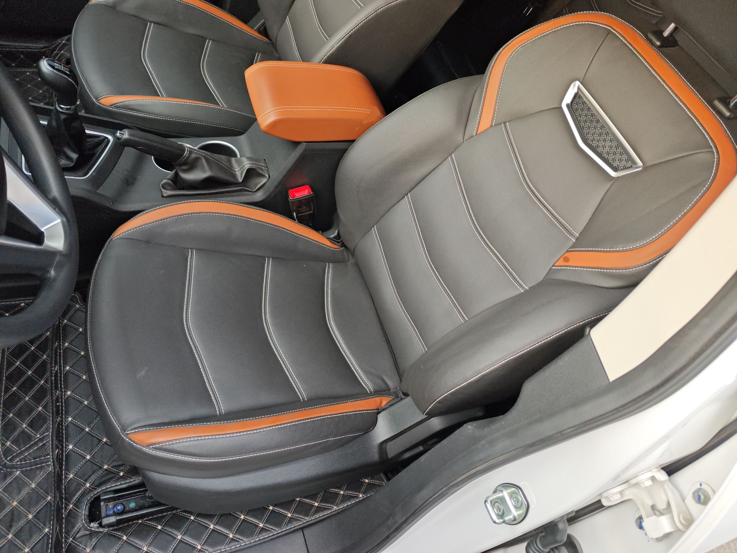 Переднее сиденье в автомобиле