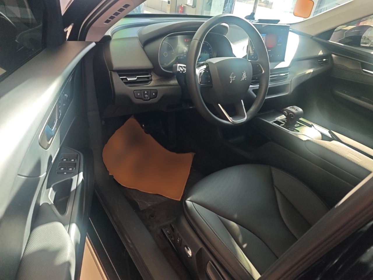 Hongqi E-QM5 2023 Base Travel Edition — снимка 18