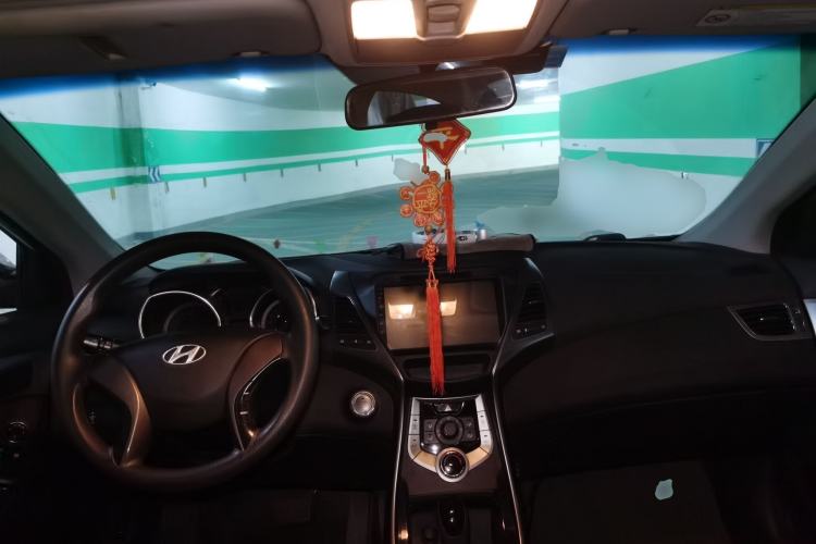 Used Hyundai Elantra (5th Generation / Langdong) 2013 1.6L Automatic Leading Model Center Console