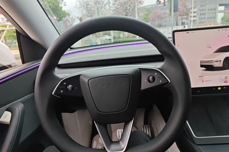 Used Tesla Model Y 2025 Rear-Wheel-Drive Version
