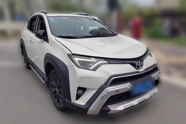 Used Toyota RAV4 2019 2.0L CVT Two-Wheel Drive Fashion X Limited Edition China VI Standard Front Right 45 Deg