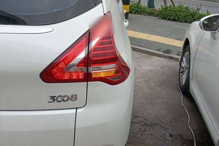 Used Peugeot 3008 2015 2.0L Automatic Classic Edition Right Rear Taillight