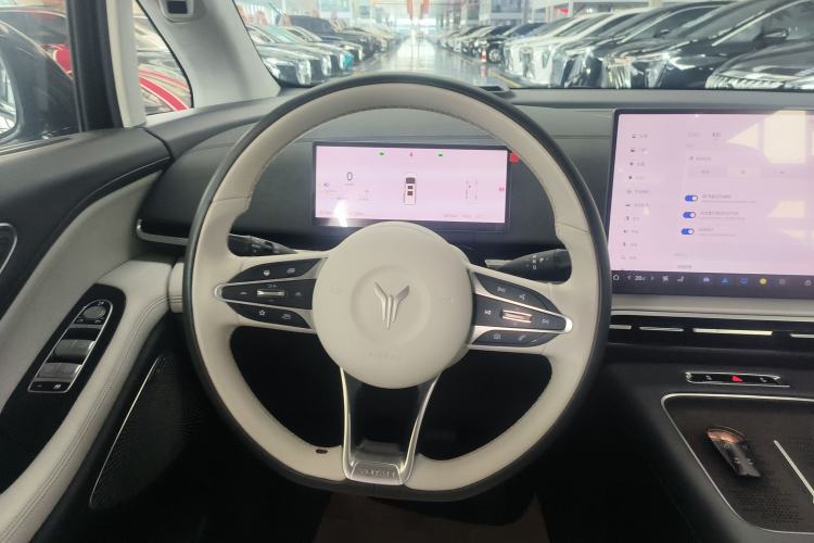 Used VOYAH Dream 2025 PHEV Four-Wheel-Drive Flagship Kunpeng Edition Steering Wheel