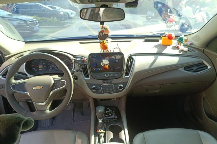 Used Chevrolet Malibu XL 2021 535T Automatic Sharp Edition Center Console