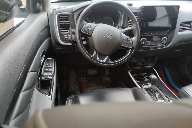 Used Mitsubishi Outlander 2019 2.0L Two-Wheel Drive Comfort Edition 5 Seats China VI Standard