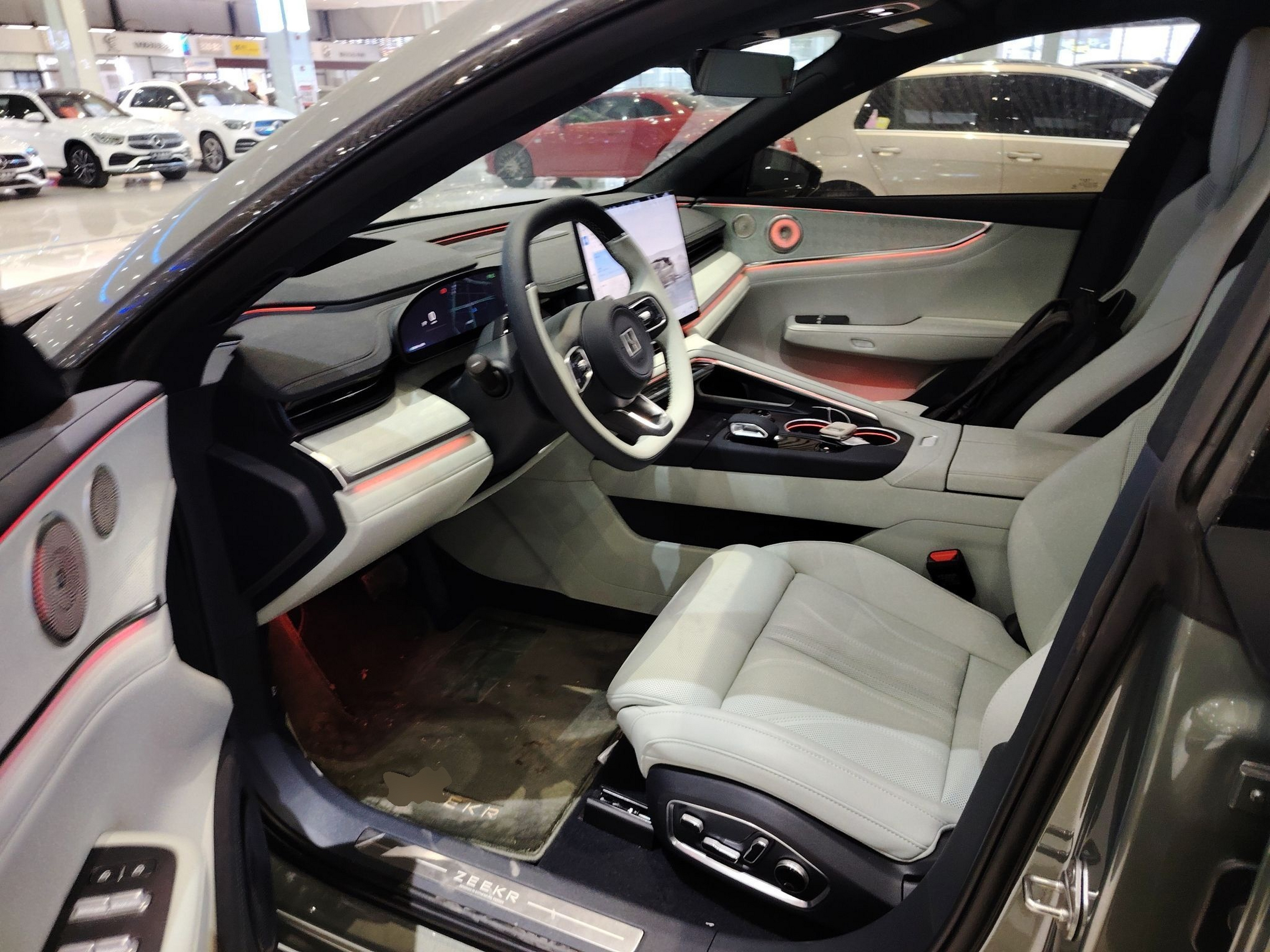 المقاعد الأمامية داخل السيارة