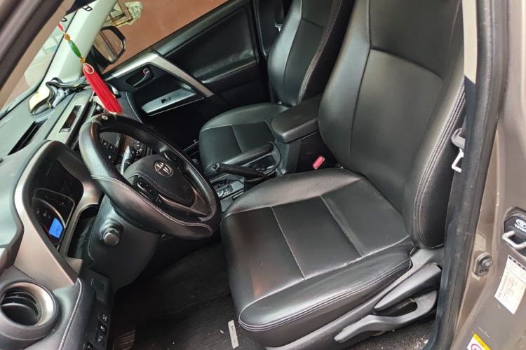 Used Toyota RAV4 2016 2.0L CVT Two-Wheel Drive Fashion Edition China V Standard