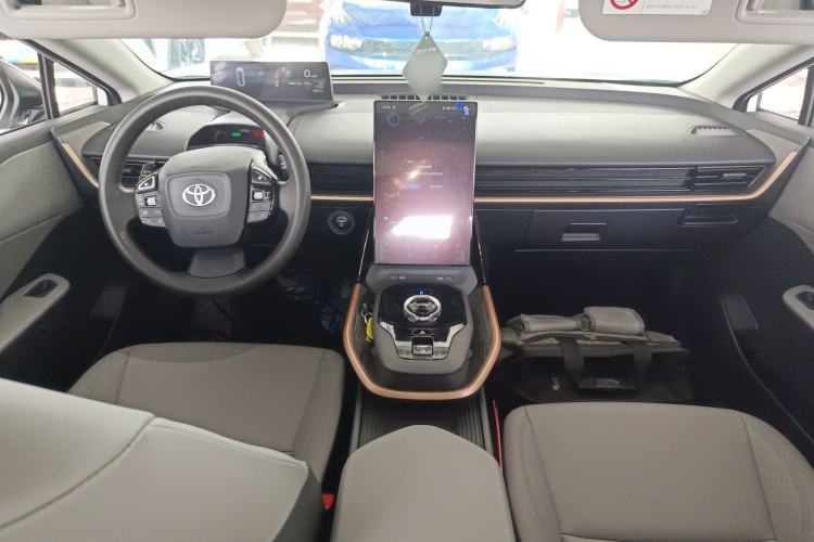 Used Toyota bZ3 2024 517 km Elite PRO Center Console