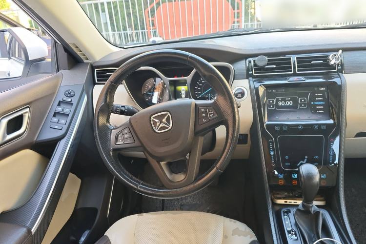 Used JMC Yusheng S330 2016 1.5L GTDi Automatic Two-Wheel Drive Fashion Edition
