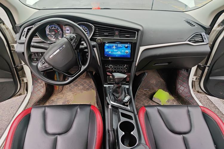 Used Venucia D60 2018 1.6L CVT Smart Connect Elite Edition Center Console