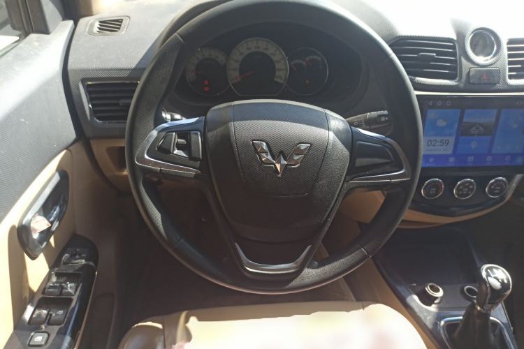 Used Wuling Hongguang 2013 1.5L S Luxury Model Steering Wheel