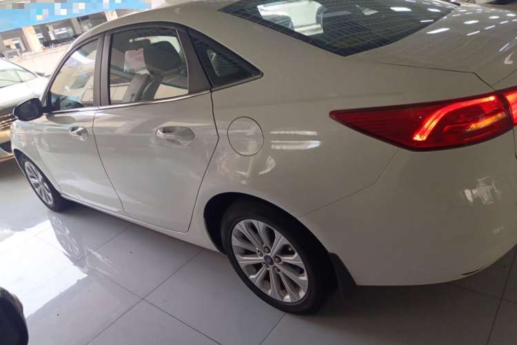 Used Ford Escort 2015 1.5L Automatic Fashion Model