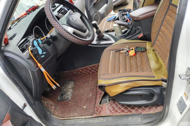 Used Zotye T600 2015 Family Edition 2.0T Manual Elite Version Left Front Seat