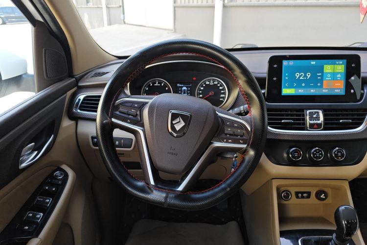 Used Baojun 730 2017 1.5T Manual Fashion Version 7 Seats China V Emission Standard