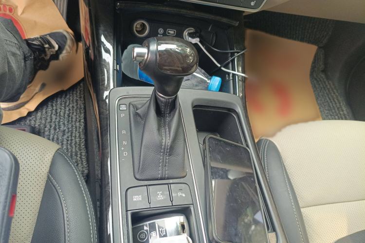 Used Kia Sorento 2015 Sorento L 2.4L Gasoline 4WD Elite Edition 5 Seats China IV Standard