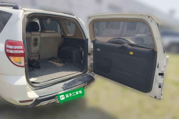 Used Toyota RAV4 2013 2.0L CVT Two-Wheel Drive Urban Edition Trunk