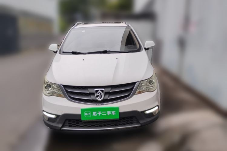 Used Baojun 730 2014 1.5L manual luxury trim 7 seats
