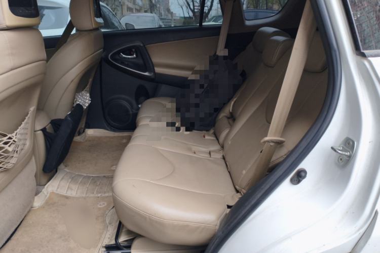 Used Toyota RAV4 2012 Luxurious 2.4L Automatic 4x4 with Stylish Features
