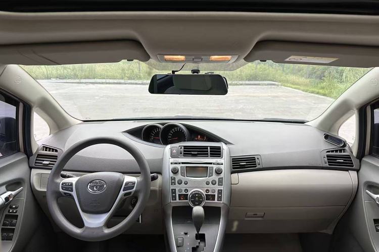 Used Toyota Verso 2014 Starlight 180G CVT Comfortable Multi-Function Edition