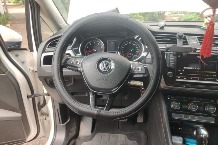 Used Volkswagen Touran 2018 Volkswagen Touran L 280TSI DSG Comfort Edition 7 Seats China V Emission Standard Steering Wheel