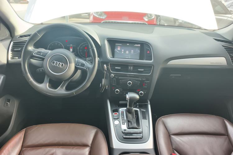 Used Audi Q5 2017 40 TFSI Technology Edition Center Console