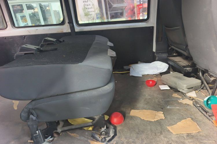 Used JMC Fushun 2022 2.0T Manual Multi-Function Passenger Vehicle Short Wheelbase Mid-Height Roof 6-Seater