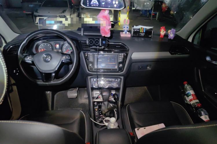 Used Volkswagen Tiguan L 2017 330TSI Automatic Two-Wheel Drive Flagship Edition Center Console