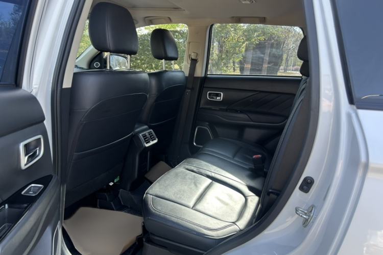 Used Mitsubishi Outlander 2019 2.0L Two-Wheel Drive Comfort Edition 5 Seats China VI Standard Interior 8