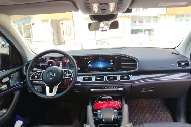 Used Mercedes-Benz GLE 2023 GLE 350 4MATIC Stylish Model Center Console