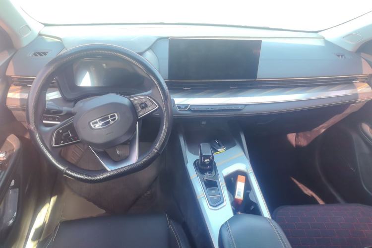 Used Geely Auto Emgrand L HiP 2024 Champion Edition 1.5TD-DHT Pro 100KM Superior Model Center Console