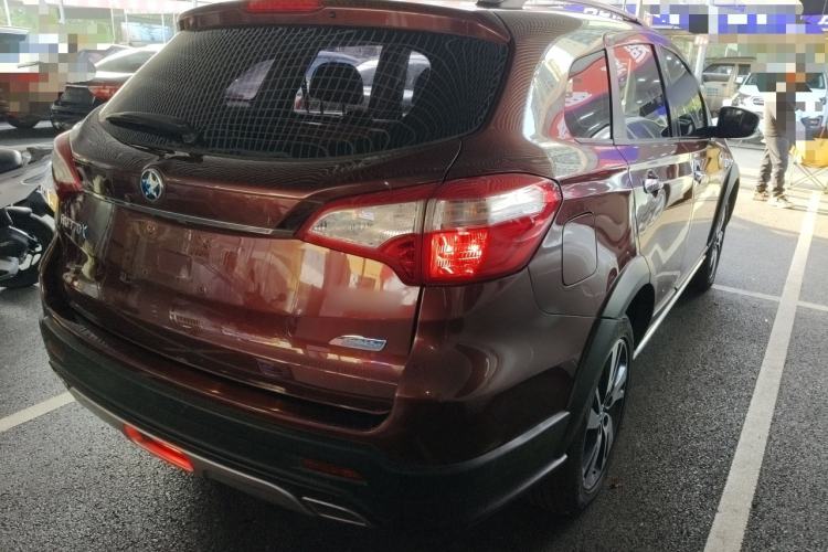 Used Venucia T70X 2015 2.0L CVT SmartFun Sport Edition
