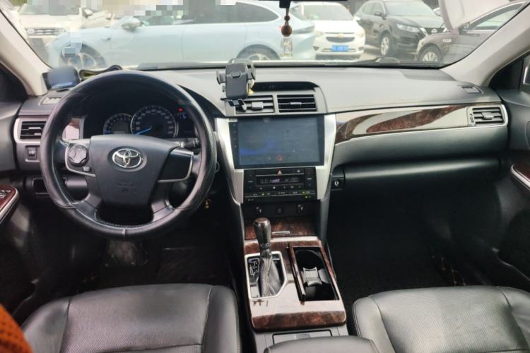 Used Toyota Camry 2016 2.0G 10th Anniversary Leading Edition Center Console