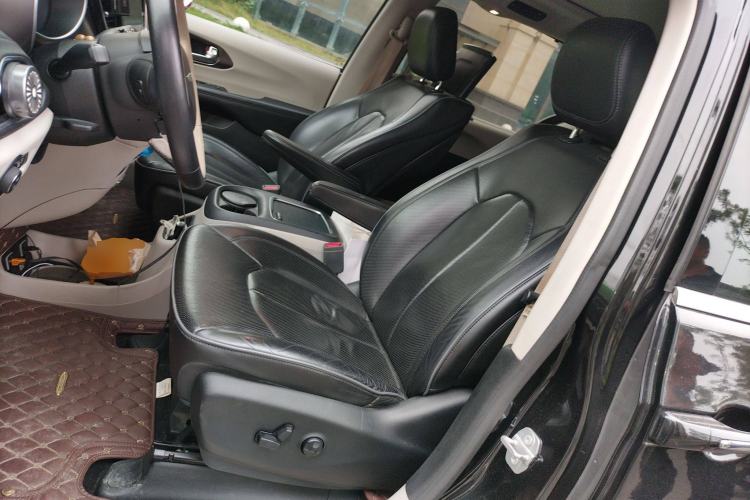 Used Chrysler Grand Voyager 2017 3.6L Premium Edition
