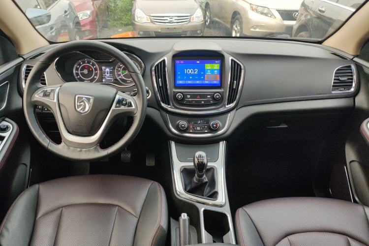 Used Baojun 560 2016 1.5T Manual Luxury Model Center Console