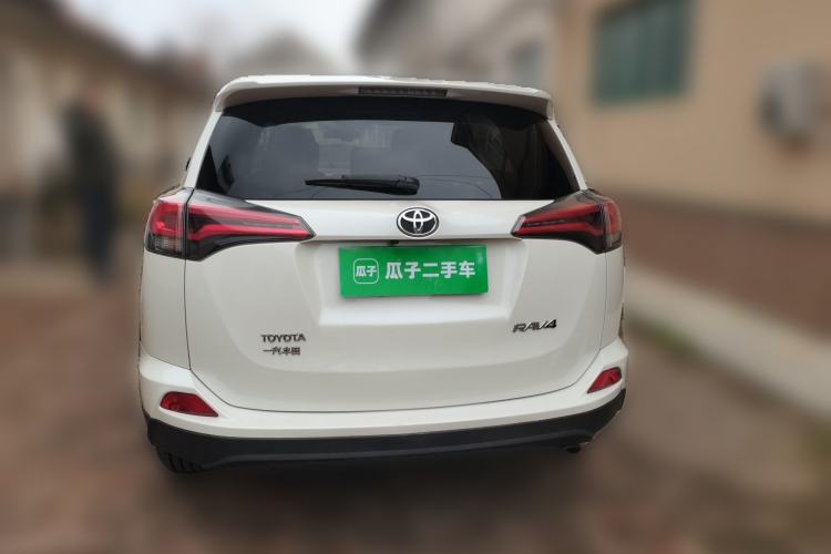Used Toyota RAV4 2016 2.0L CVT Two-Wheel Drive Fashion Edition China V Standard Rear