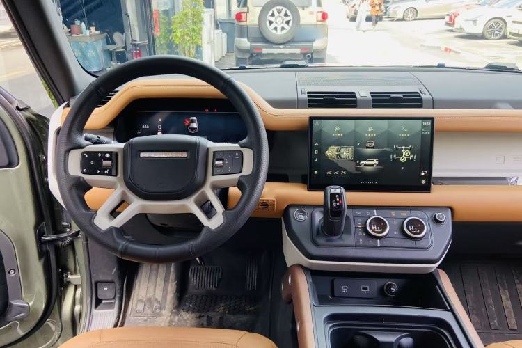 Used Land Rover Defender 2024 110 3.0T P400 Dark Edition Interior 8