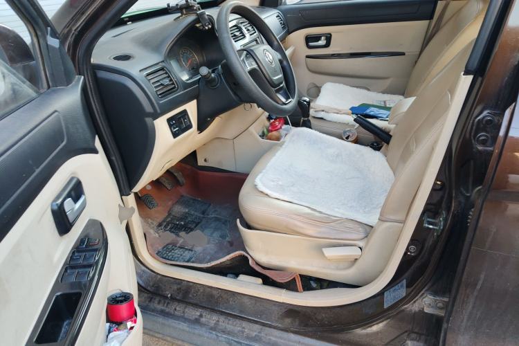 Used Dongfeng Fengon 360 2015 1.5L Manual Comfort II 7-Seater Driver Seat