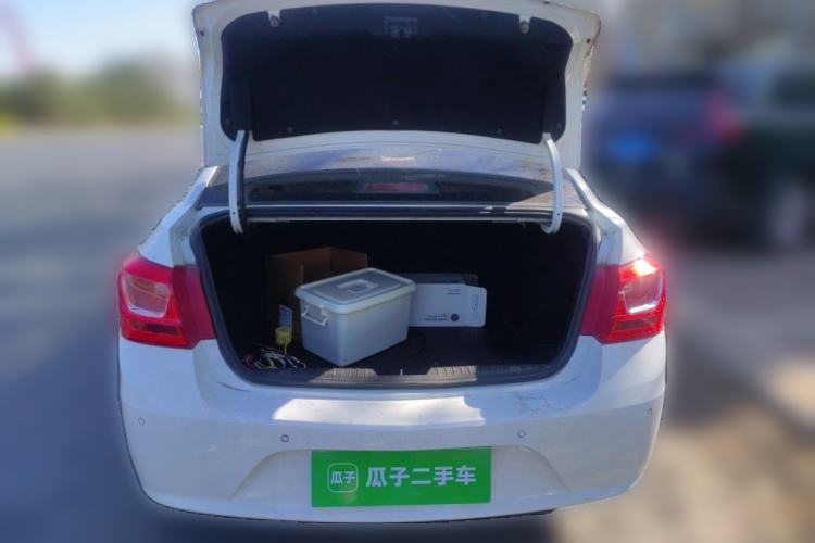 Used Chevrolet Cruze 2015 1.5L Classic SE AT Trunk